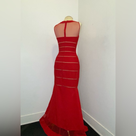 Red evening gown - Picture 2 of 3